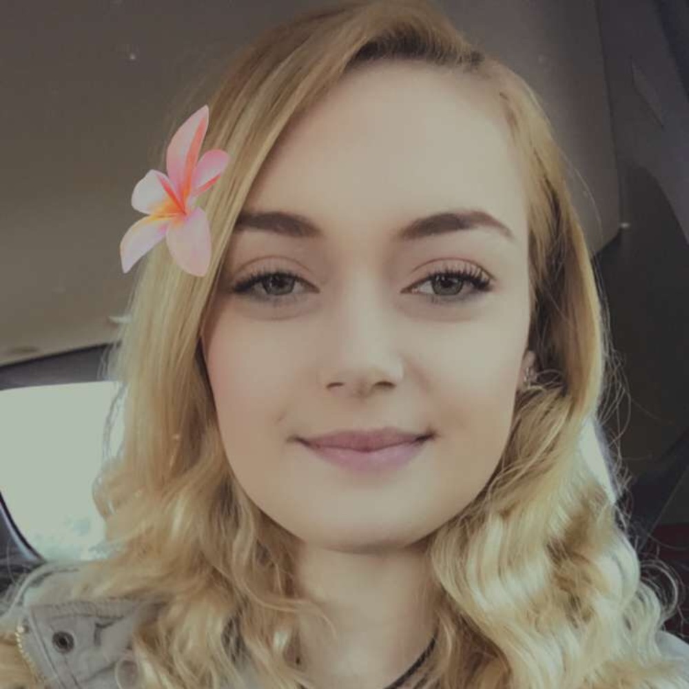 Meet your Posher, Danae